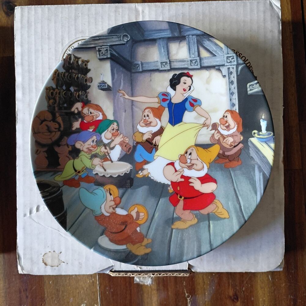 VTG The Dance of Snow White and the Seven Dwarfs Disney Plate #1 Edwin Knowles